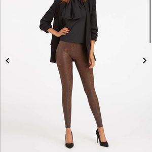 SPANX LEATHER SNAKE SKIN LEGGINGS - MEDIUM